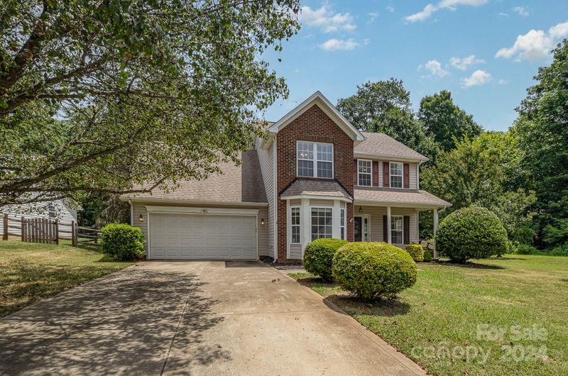8913 High Chase Ln, Charlotte, NC 28273
