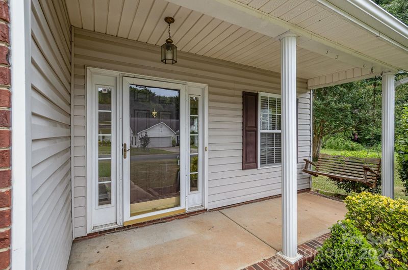 8913 High Chase Ln, Charlotte, NC 28273