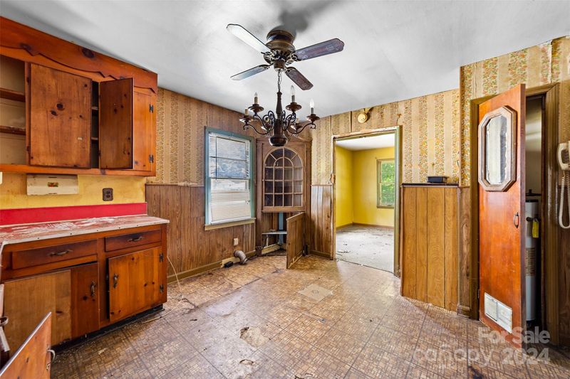 2704 Mary Ave, Gastonia, NC 28052