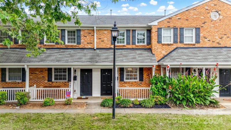1310 Green Oaks Ln, Charlotte, NC 28205