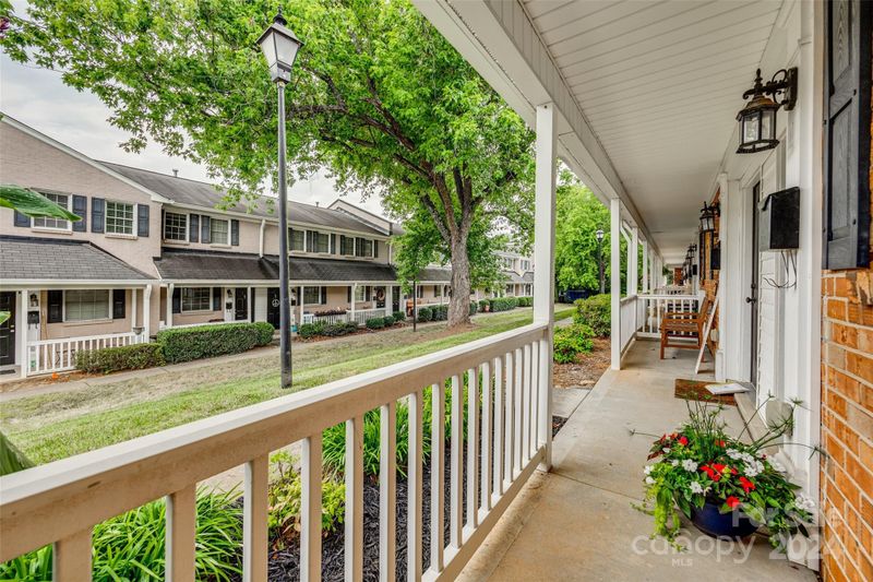 1310 Green Oaks Ln, Charlotte, NC 28205