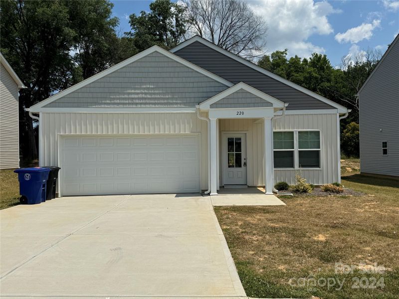 220 Hillcrest Dr, Mooresville, NC 28115