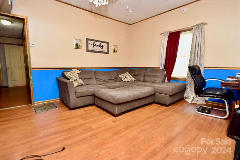 947 Mars St, Gastonia, NC 28052