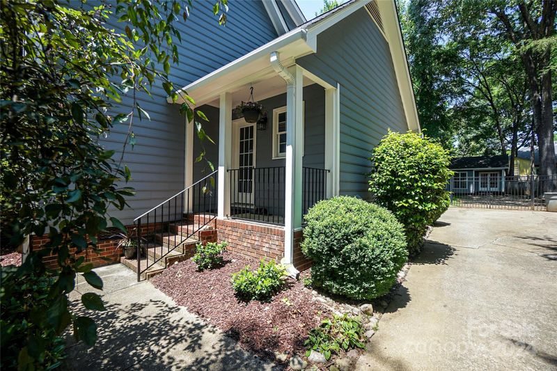 4020 Meadowridge Dr, Charlotte, NC 28226