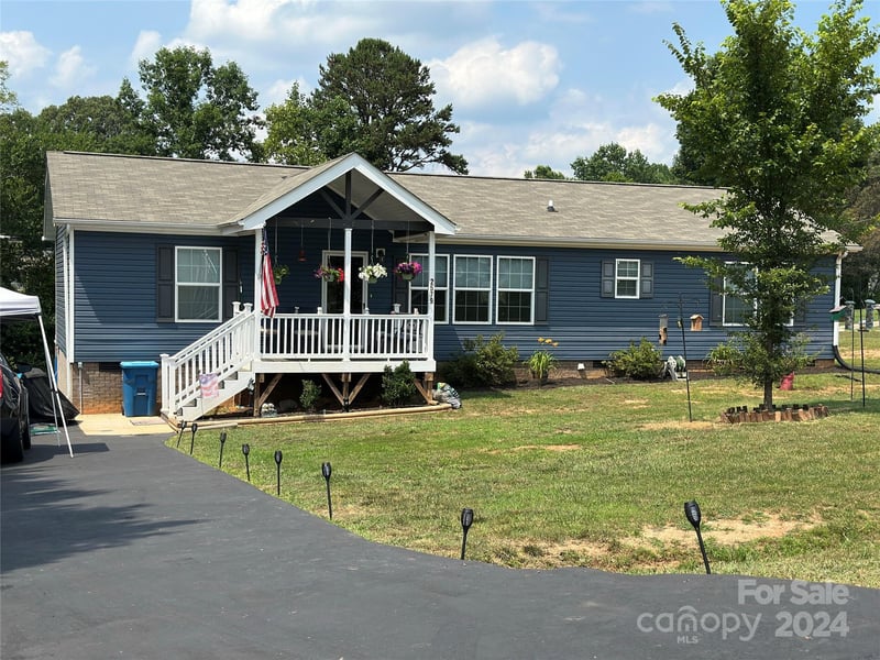 2579 10th Ave NE, Hickory, NC 28601