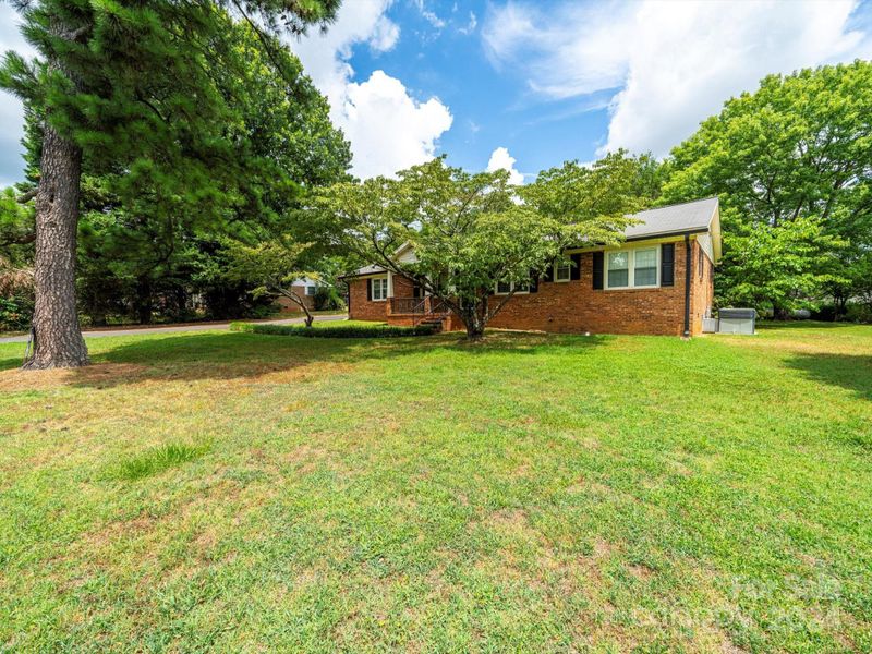 6520 Lynwood Dr, Concord, NC 28027