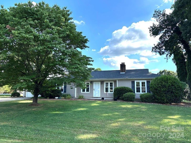 4395 Vine Arbor Dr, Hickory, NC 28602