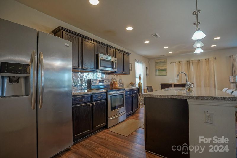 6504 Glenmoor Dr, Charlotte, NC 28214