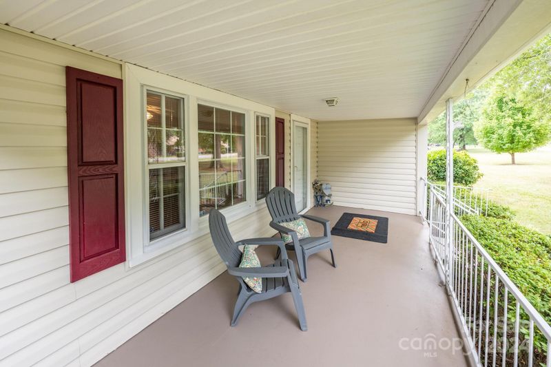 703 Bristol Dr, Statesville, NC 28677