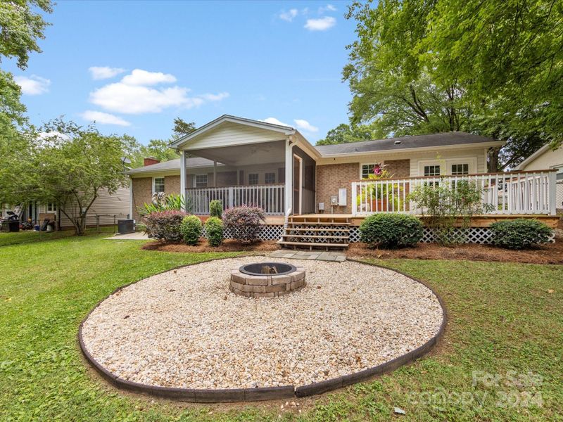 4114 Brookview Dr, Charlotte, NC 28205