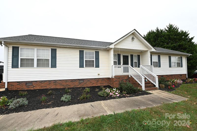 1437 Hamlet St, Lincolnton, NC 28092