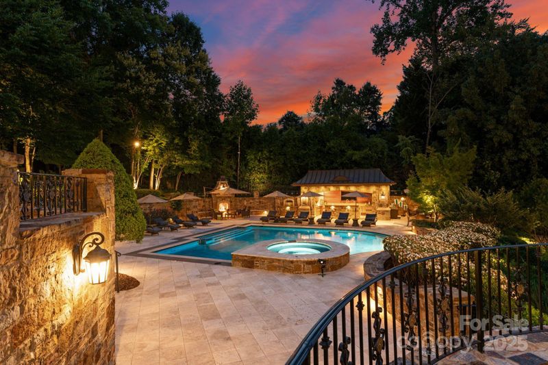 4536 Fox Brook Ln, Charlotte, NC 28211