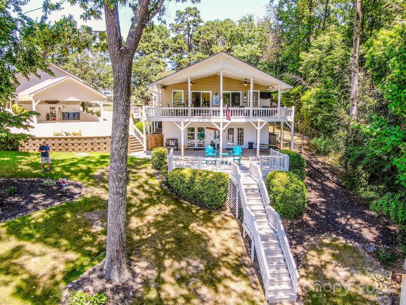 4474 Lake Dr, Sherrills Ford, NC 28673