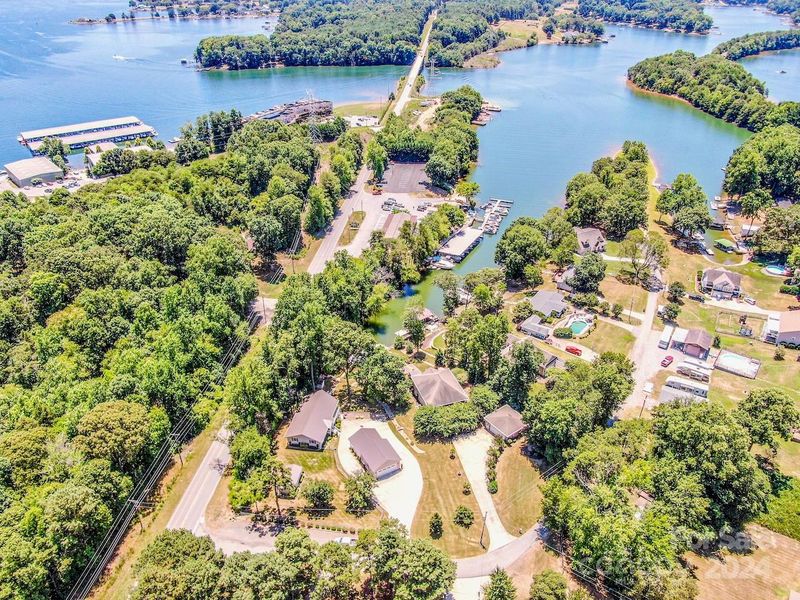 4474 Lake Dr, Sherrills Ford, NC 28673