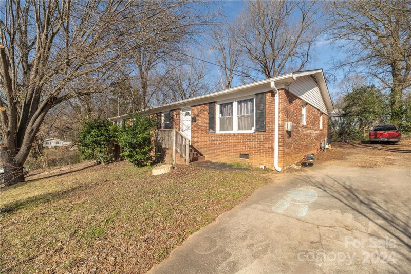 560 Gibson Dr, Concord, NC 28025