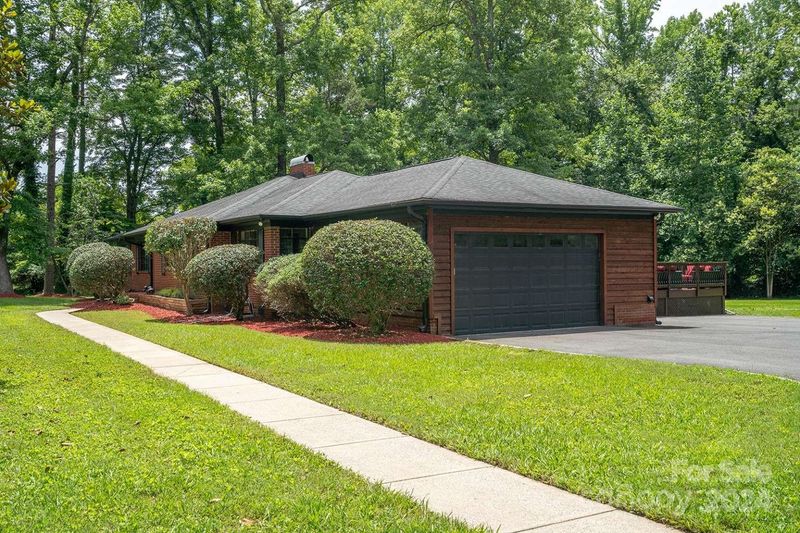 1132 Dooley Dr, Charlotte, NC 28227