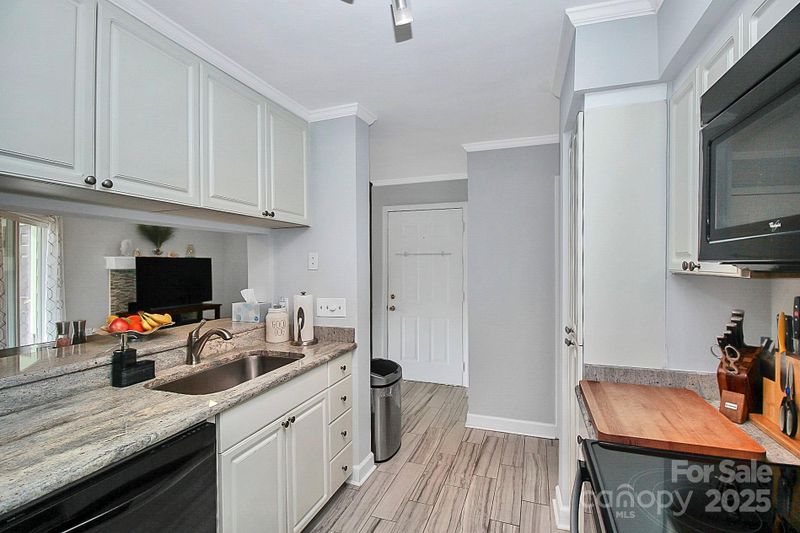 5003 Sharon Rd #L, Charlotte, NC 28210