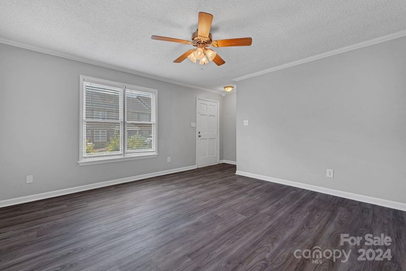 2433 1st St #1A, Hickory, NC 28601