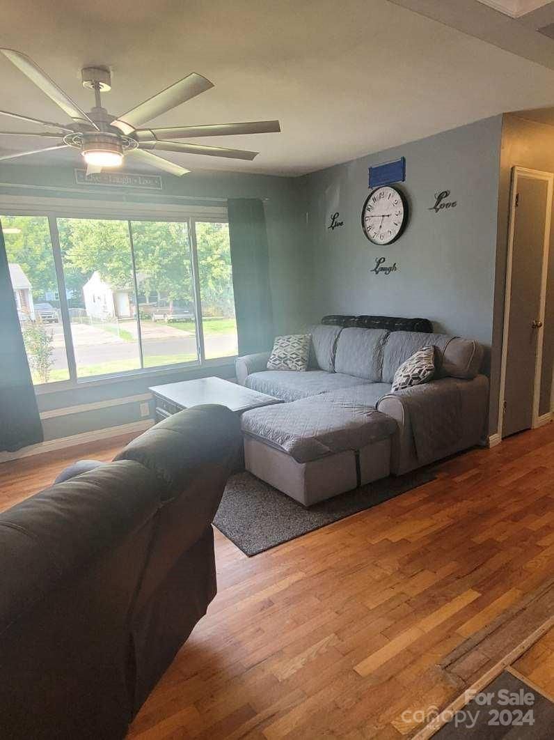 1109 Summer Dr, Gastonia, NC 28052