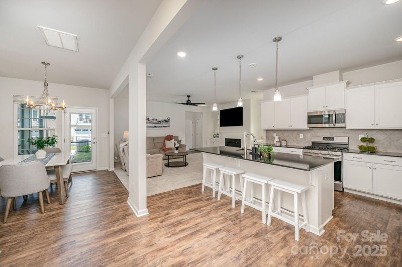 8053 Cornhill Ave, Charlotte, NC 28277