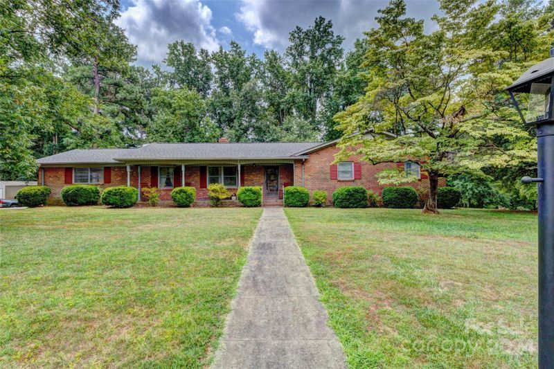 724 Vista Dr, Cherryville, NC 28021