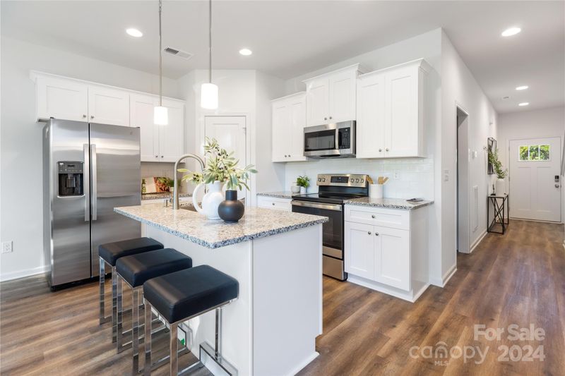 1714 Crandon Dr, Charlotte, NC 28216