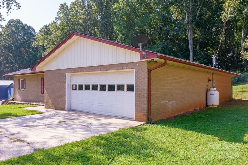 2275 Wagon Rd, Newton, NC 28658