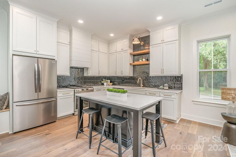 1542 Winston Dr, Charlotte, NC 28205
