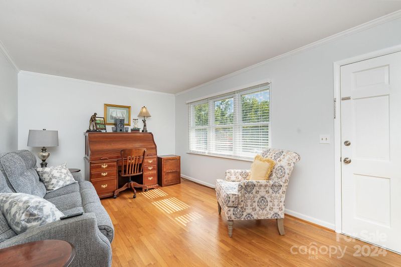 6308 Sunset Cir, Charlotte, NC 28216