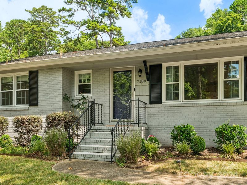 7108 Sherbourne Dr, Charlotte, NC 28210