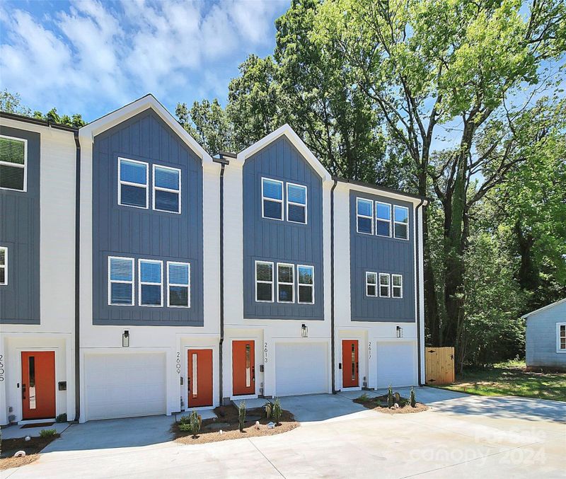 2613 Dr Carver Rd, Charlotte, NC 28208