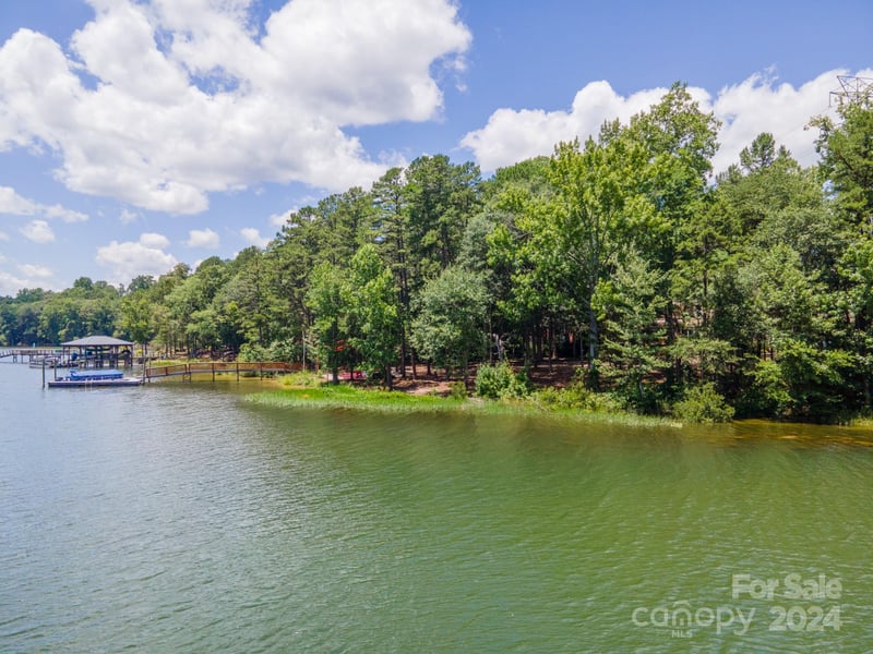 325 Silvercliff Dr, Mount Holly, NC 28120