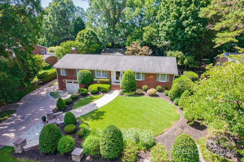 1131 Nottingham Dr, Gastonia, NC 28054