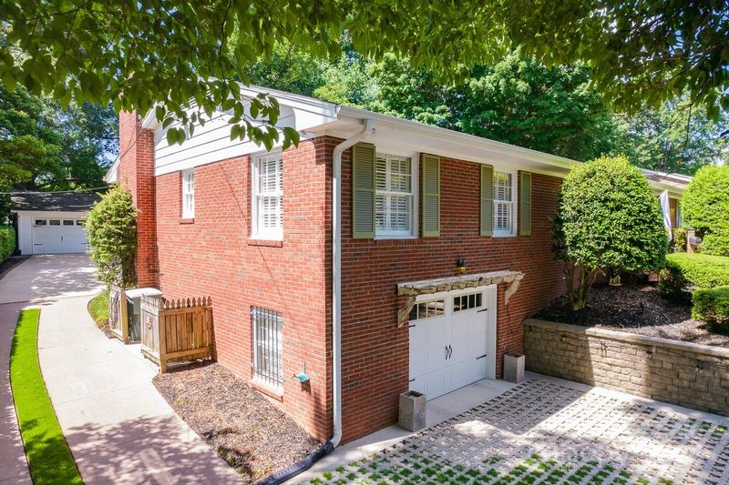 1131 Nottingham Dr, Gastonia, NC 28054