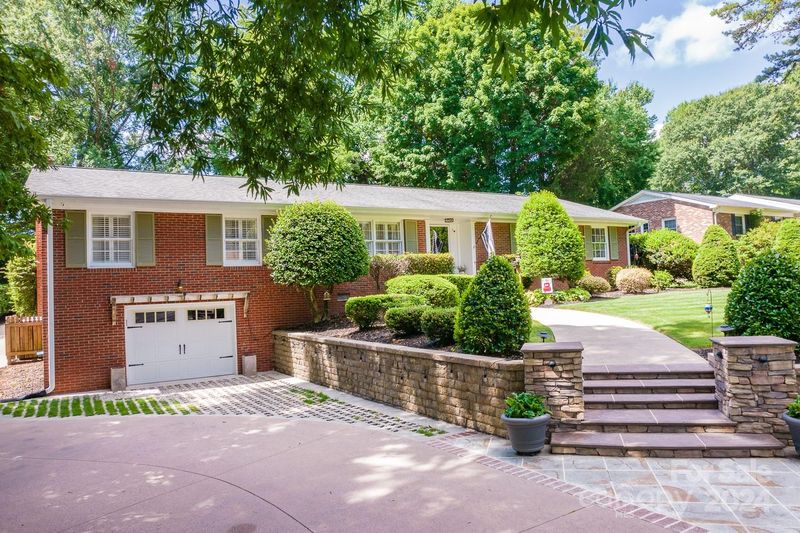 1131 Nottingham Dr, Gastonia, NC 28054