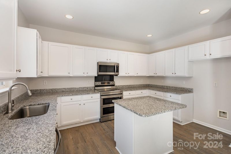 8705 Sedgeburn Dr, Charlotte, NC 28278