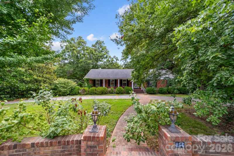 866 Concord Rd, Davidson, NC 28036