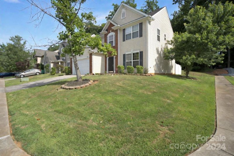 425 Rook Rd, Charlotte, NC 28216