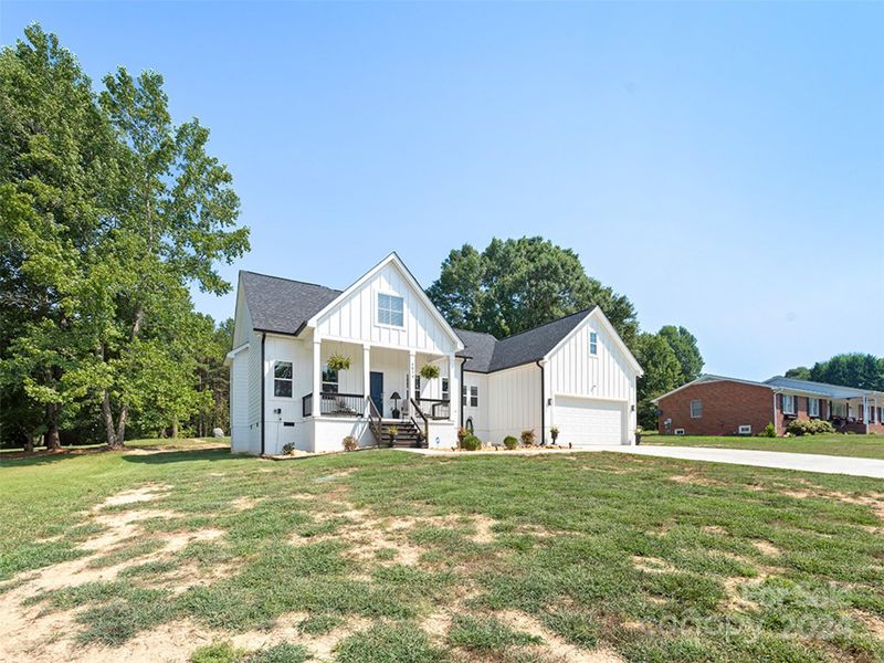 1834 Boy Scout Rd, Lincolnton, NC 28092