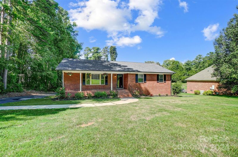 1723 Falconhurst Dr, Charlotte, NC 28216