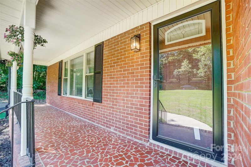1723 Falconhurst Dr, Charlotte, NC 28216