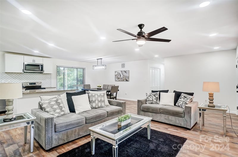1723 Falconhurst Dr, Charlotte, NC 28216