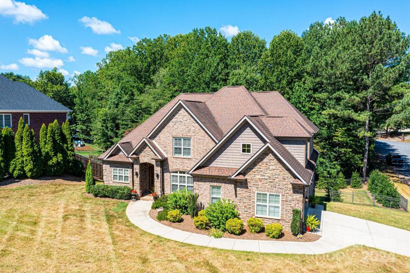 233 42nd Avenue Dr, Hickory, NC 28601
