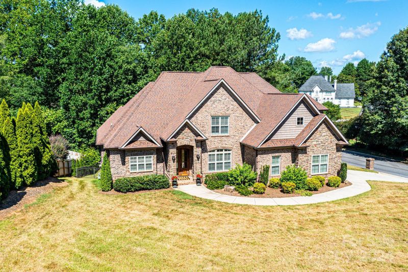233 42nd Avenue Dr, Hickory, NC 28601