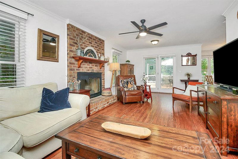 6933 Loretta Pl, Charlotte, NC 28215