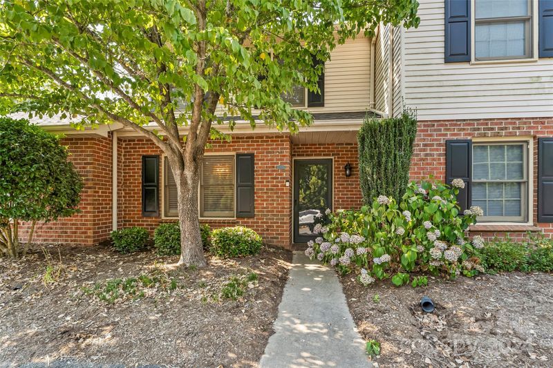 805 21st Ave NE, Hickory, NC 28601