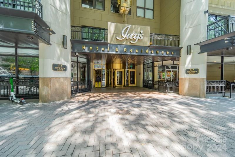 127 N Tryon St #309, Charlotte, NC 28202