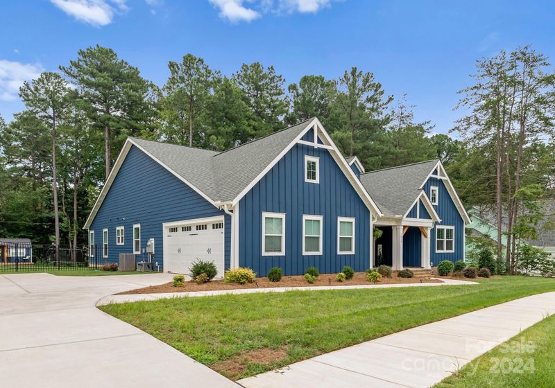 3213 Cape Fox Ct, Denver, NC 28037