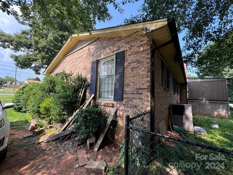 2189 Ridgewood Dr, Gastonia, NC 28054