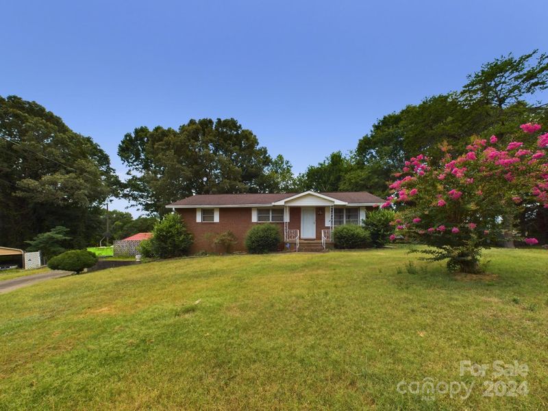 1466 3rd St SW, Hickory, NC 28602
